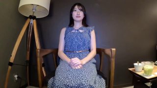 两个黑丝小宝贝露脸让大哥玩弄，揉奶玩逼口交大鸡巴，乖巧听话让大哥轮草抽插爆草，浪叫呻吟不止精彩别错过