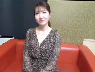大一的巨乳学妹痒得受不了寻求解脱